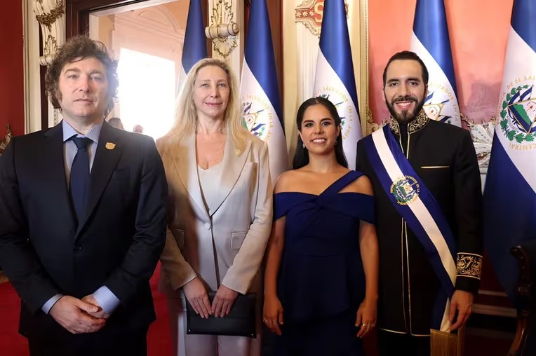 El presidente Milei participó de la toma de posición de Nayib Bukele