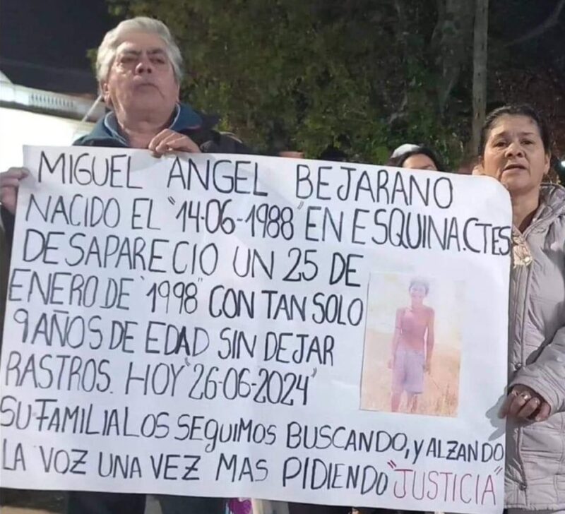 Los papás de “Miguelito” Bejarano encabezaron la marcha por Loan en Esquina