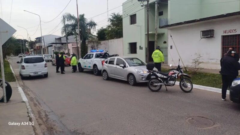 Conductora agredió a un inspector de tránsito y se atrincheró en su auto