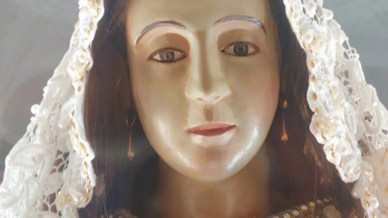 La Virgen de Itatí luce su nuevo vestuario