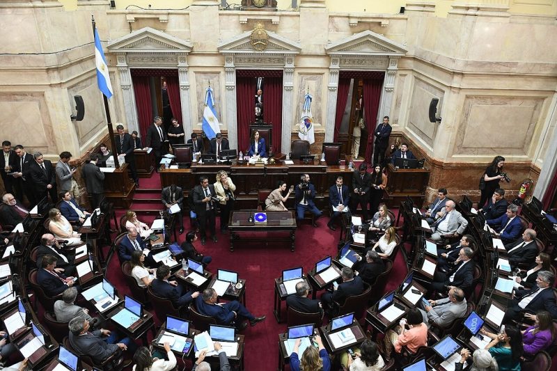 Sesión especial para retroceder con el escandaloso aumento salarial del Senado