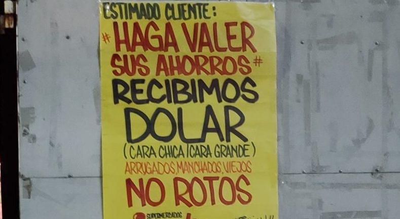 Una cadena de supermercados de Capital acepta dólares
