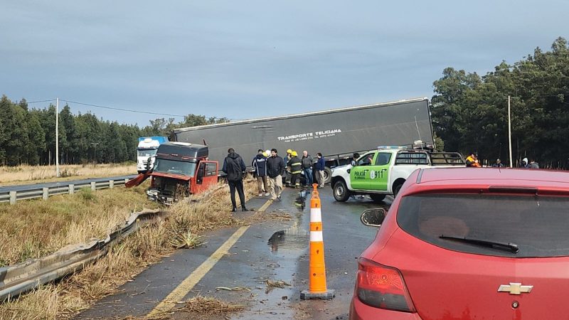 Choque de un camión paralizó una autovía