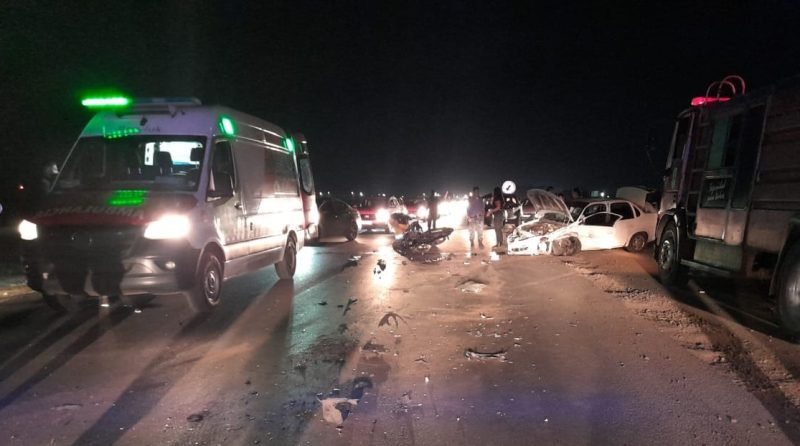 Brutal choque en la Ruta 12 entre dos autos y una moto: cinco personas heridas