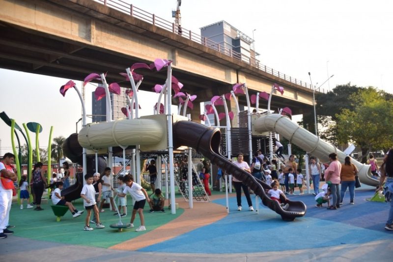 En el nuevo paseo Arazaty, se abrió la agenda del Mes de la Niñez