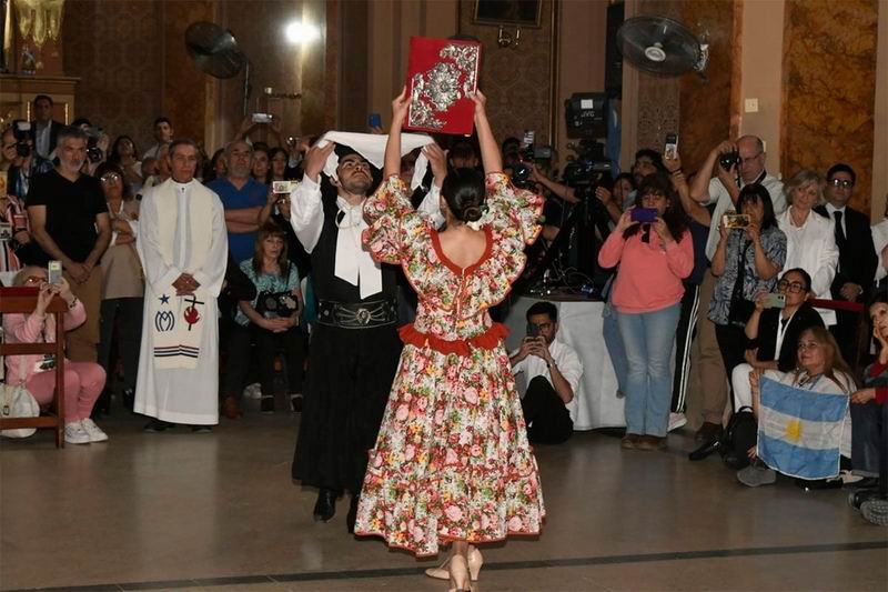 Sin vueltas: «La Argentina nos duele hace años, la Argentina sangra»