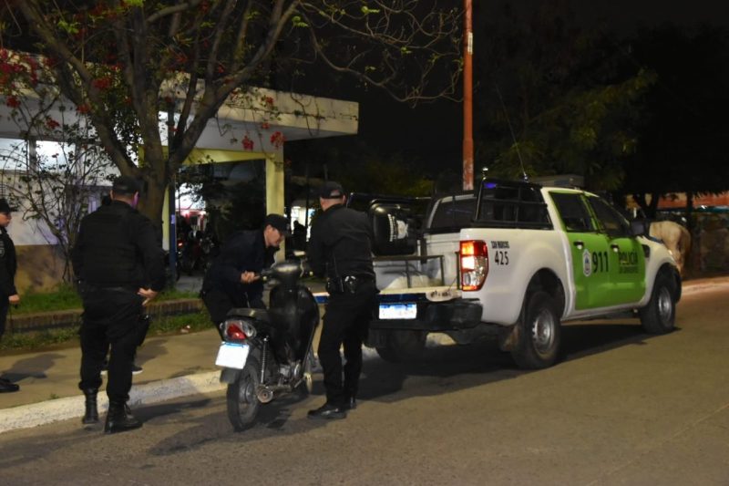Robó una moto y en su huida se estrelló contra un árbol