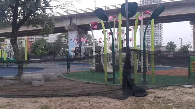 Clausuran el nuevo Paseo Arazaty tras ser vandalizado