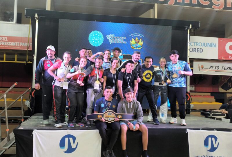 Correntinos cosecharon medallas en el Open Internacional de Kickboxing