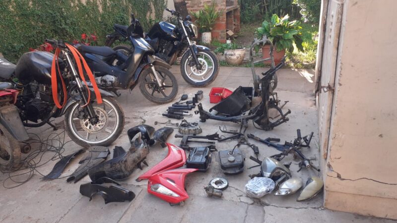 Buscaban una motocicleta robada y hallaron un desarmadero clandestino