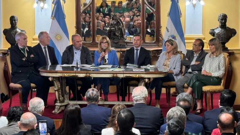 Presentaron bibliografía sobre Historia, Geografía y Literatura de Corrientes