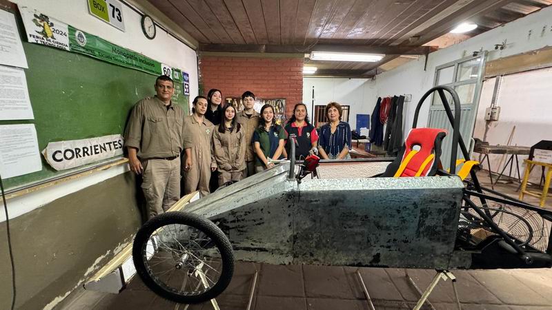Alumnos alistan un auto eléctrico que competirá con otros de todo el país