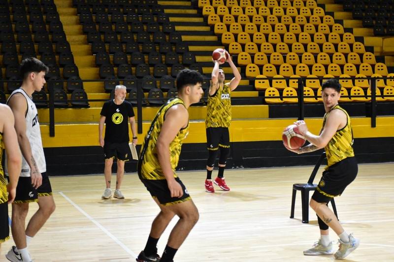 Comunicaciones juega ante su gente