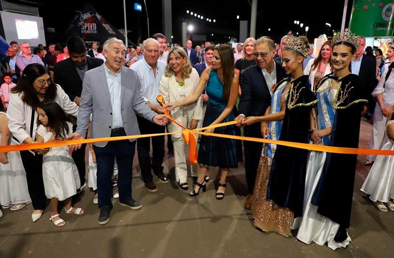 Dos fiestas, con iguales multitudes para el éxito