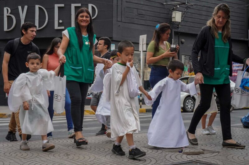 Los angelitos invadieron la peatonal Junín