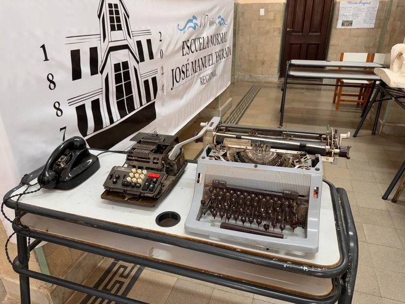 Alumnos exponen valiosas piezas históricas de la identidad Regional