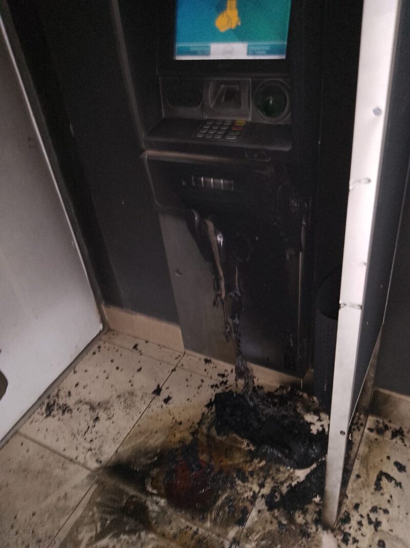 Acto vandálico: incendian cajero automático en la Capital