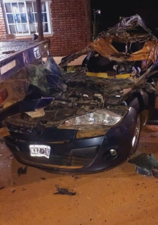 Virasoro: dos personas en estado crítico tras chocar contra un camión estacionado