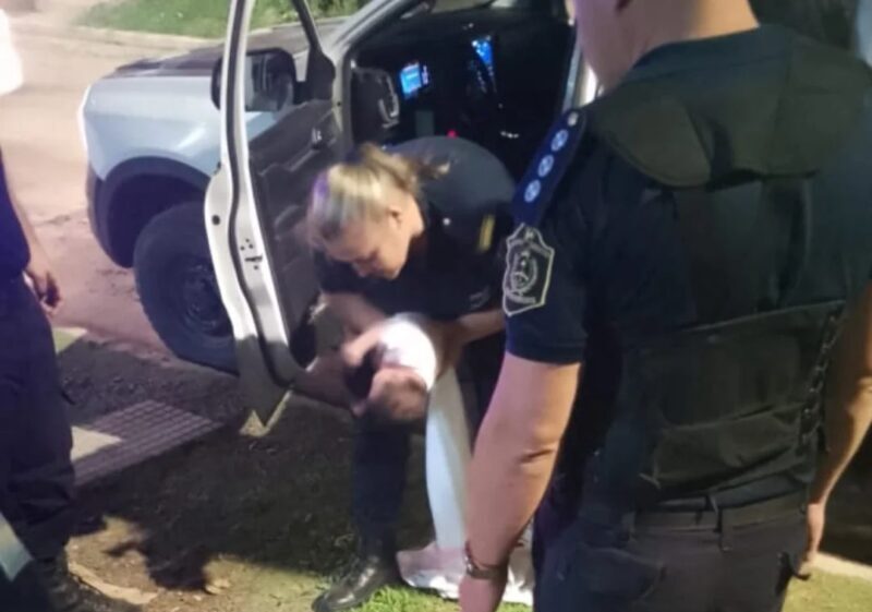 Policía salvó la vida de una bebé con maniobras de RCP en Corrientes
