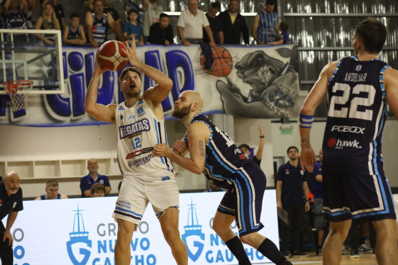 Regatas cerró el año con una actuación para el olvido