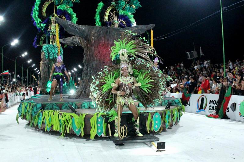 El fastuoso Carnaval Artesanal del País, asombra a propios y visitantes