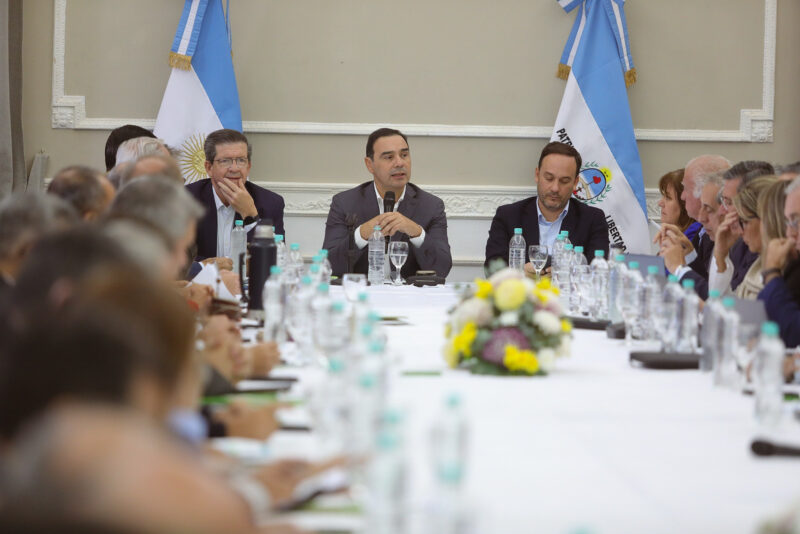 Valdés se reunió con su gabinete “para diseñar políticas públicas”