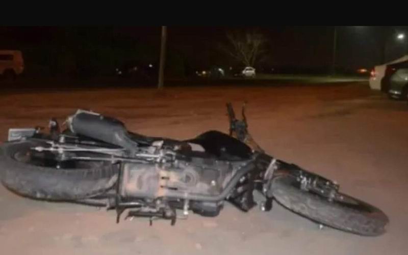 Un motociclista murió en el choque entre dos motos y una camioneta