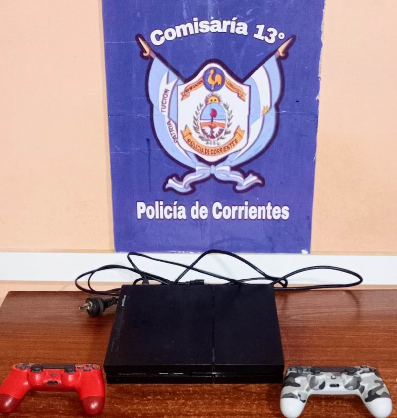 Vieron a los policías y descartaron una consola de videojuegos que habían sustraído