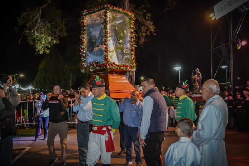 Con música y misas se iniciaron los festejos en honor a la Patrona de los abuelos