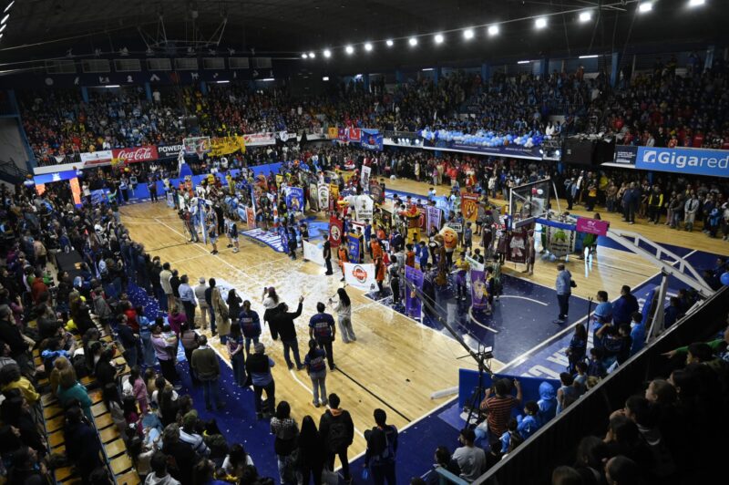 Color y alegría en el cierre del Perico Aquino