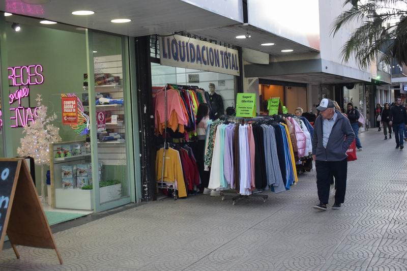 Comerciantes siguen con la baja de ventas: «La gente está muy precavida»