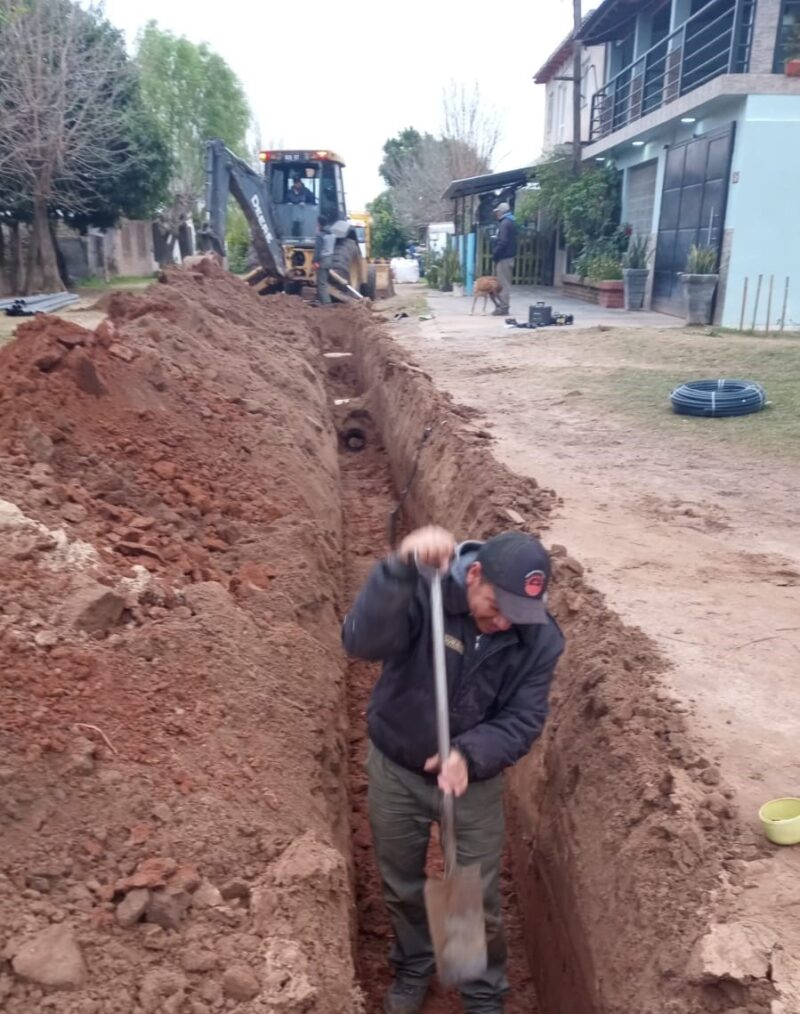 Realizan obras de extensión de la red de agua potable