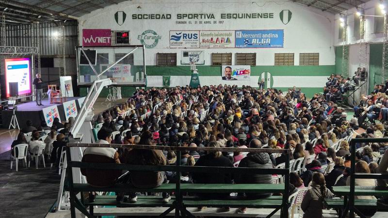 Multitudinaria convocatoria para la charla de Stamateas en Esquina