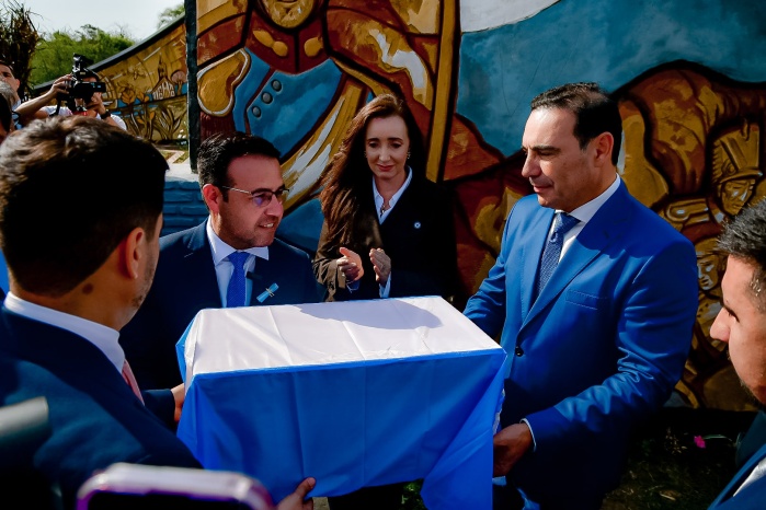 ¡Honor, honor al gran Cabral y a cada Granadero!, grita fervorosa la Patria