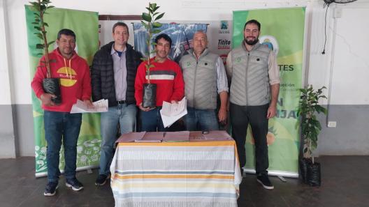 Santa Rosa también se suma al plan Naranja con la entrega de plantines