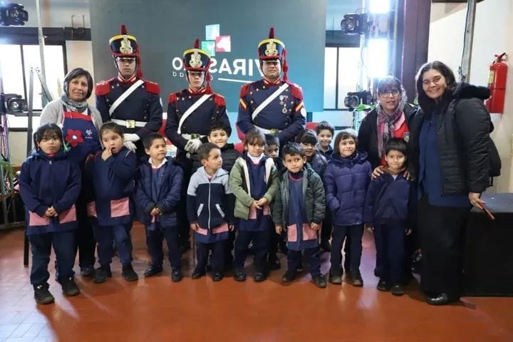 Con los insignes Granaderos de San Martín comenzó la 6ª Feria del Libro