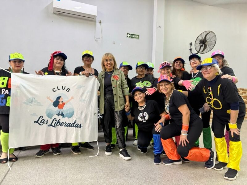 Fiesta de las Décadas: abuelos tuvieron una tarde especial