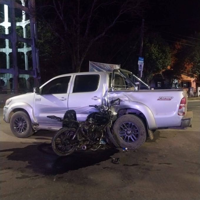Choque fatal en Curuzú Cuatiá: un joven motociclista murió y su acompañante fue hospitalizado