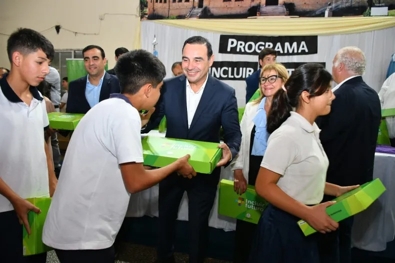 Valdés presidirá una jornada con inauguraciones y entrega de notebooks en Capital