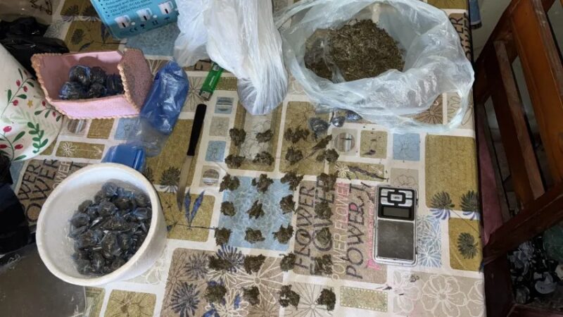 Hallaron armas y marihuana en allanamientos: tres detenidos