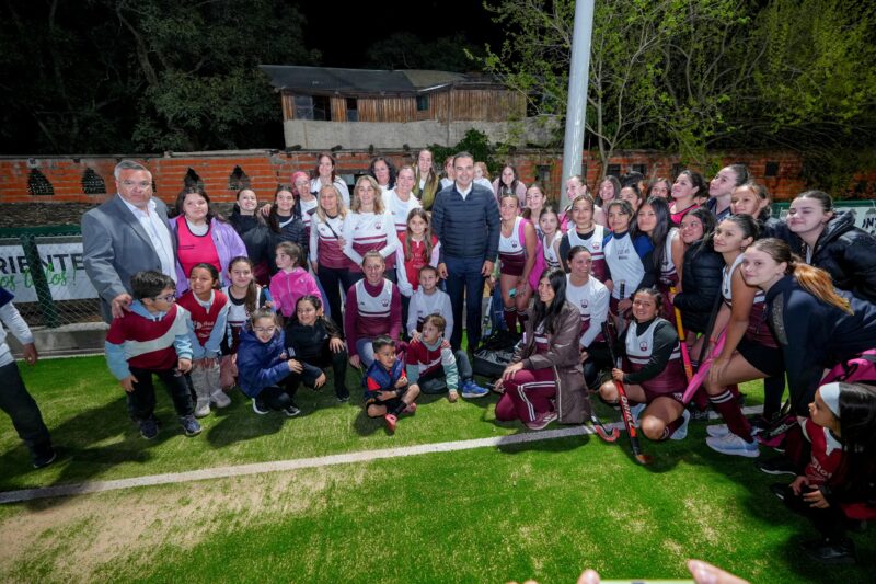 En Monte Caseros se hizo realidad la flamante cancha de hockey