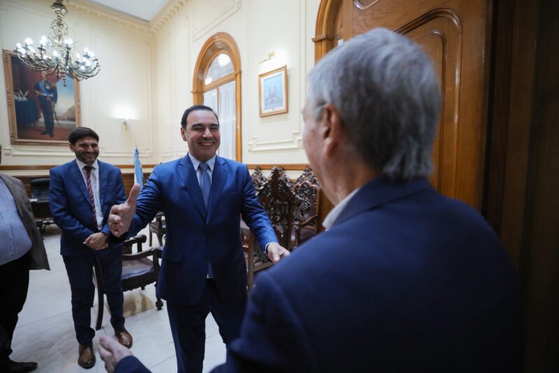 En el cierre de campaña, Valdés mostró poderío nacional