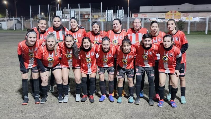 Fútbol femenino: Robinson lidera el Oficial