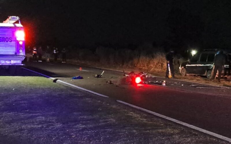 Siniestro fatal en Ruta 12: murió joven motociclista y su acompañante está grave