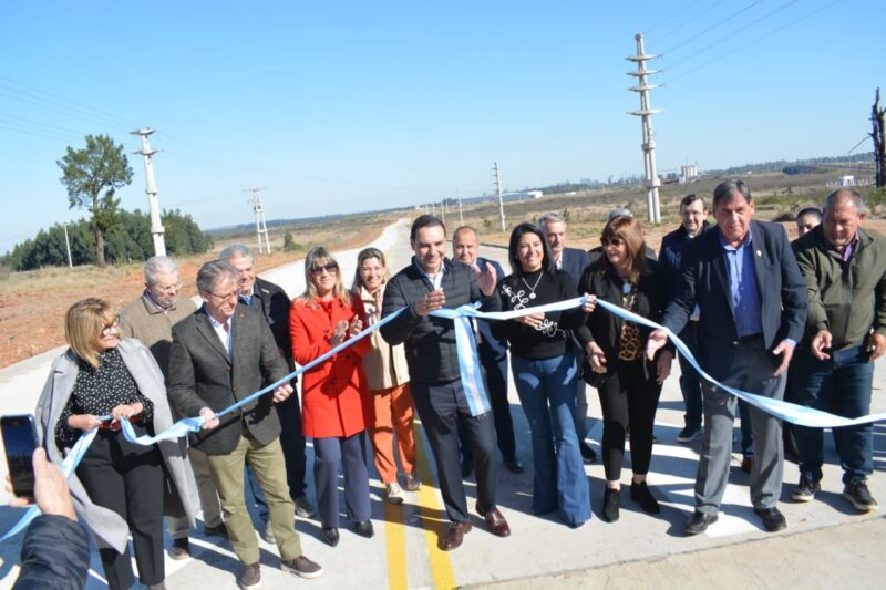 Valdés inauguró importantes obras viales en el Interior