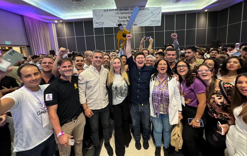 Visita de alto voltaje: llegan Karina y Menem