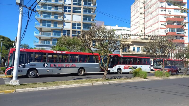 Asambleas de colectiveros frenan el servicio en hora pico