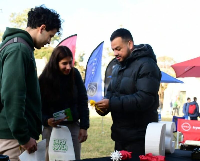 Expo Joven: imágenes de la muestra de oportunidades pensada para estudiantes