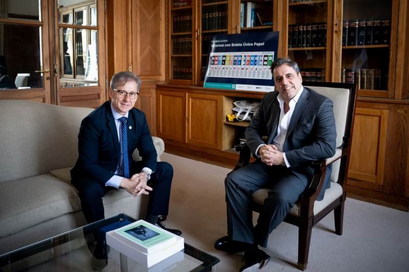 Vischi con Catalán: «Se abre un nuevo camino de diálogo con la Nación»