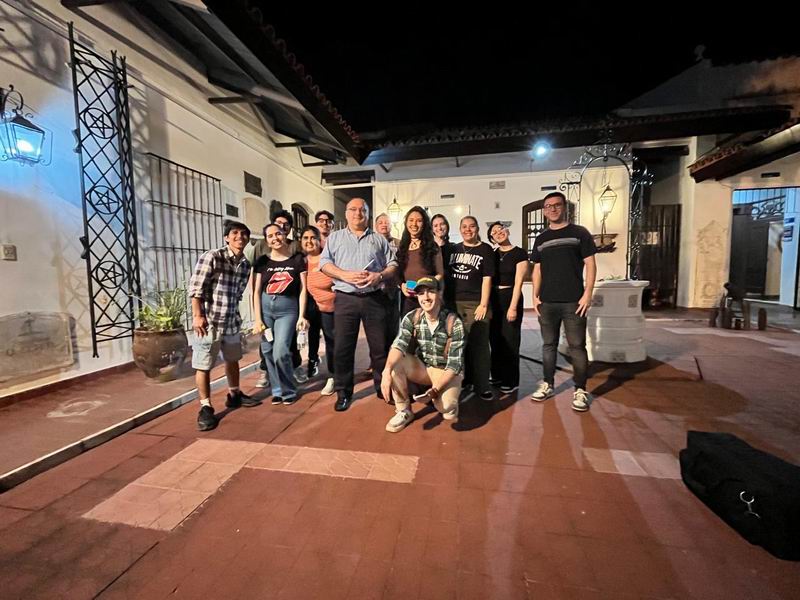 Alumnos de la Unne investigan sobre cementerios correntinos